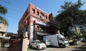 HOTEL VEER PALACE